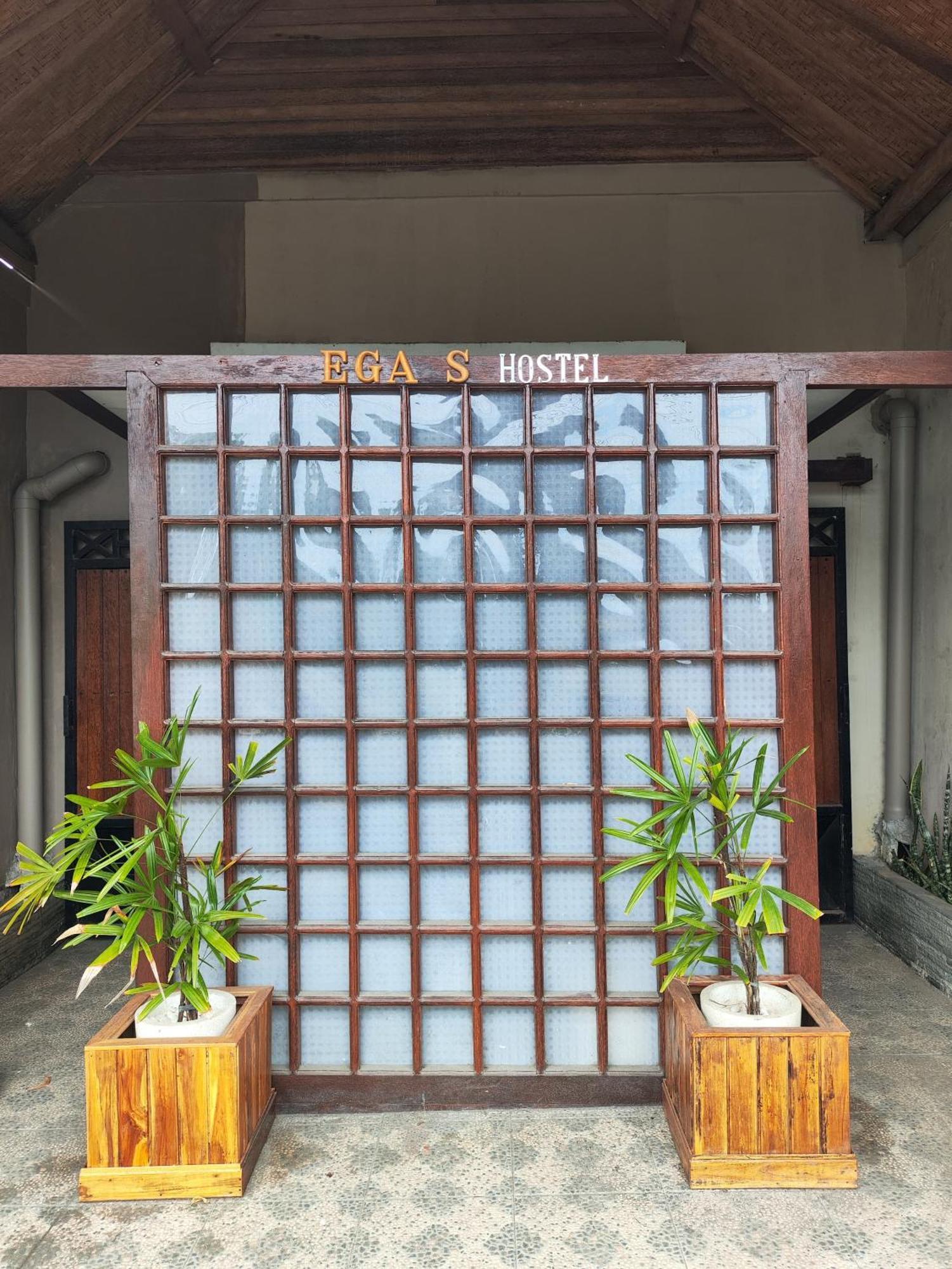 Ega S Hostel Batununggul Exterior photo
