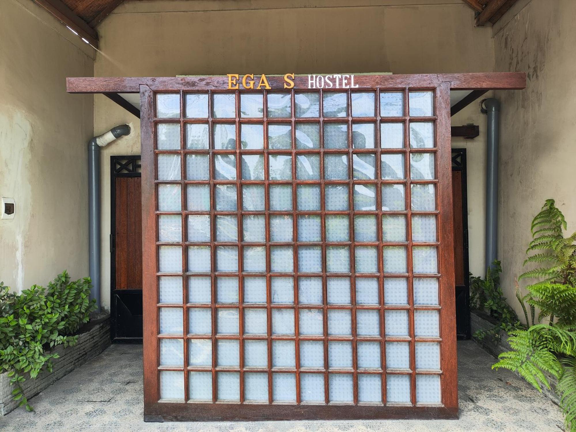Ega S Hostel Batununggul Exterior photo